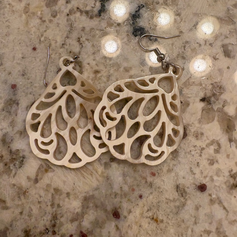 Elegant Cream Leaf Cutout Earrings